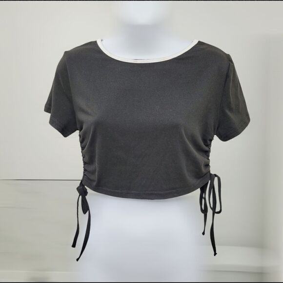 2/$20 Y2K Black & White Crop Top Size: Small - Picture 1 of 5